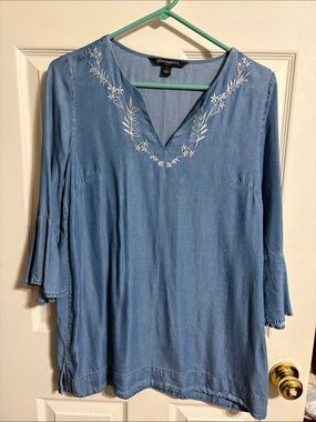 Sharagano Light Blue V-Neck Embroidered Tunic Top, bell 3/4 sleeves
